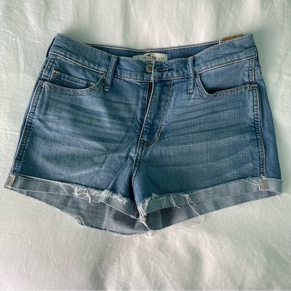 HOLLISTER | High Rise Light Wash Denim Shorts - Picture 2 of 4